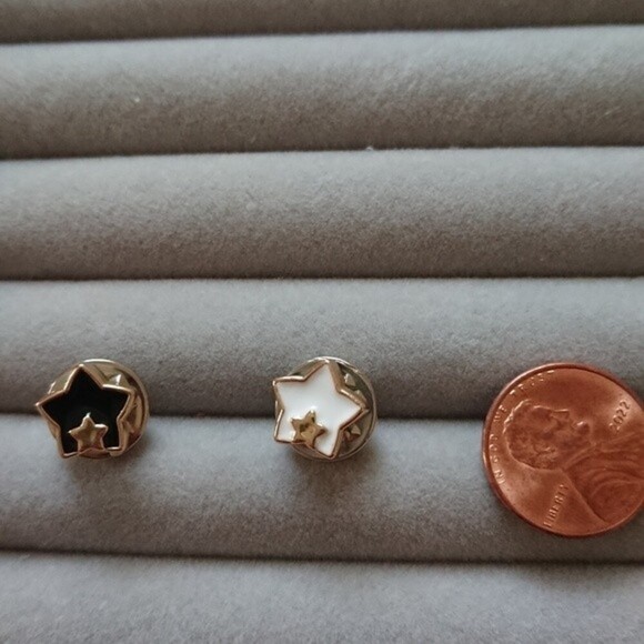 Black and white Star in star brooch/pins - Picture 3 of 4